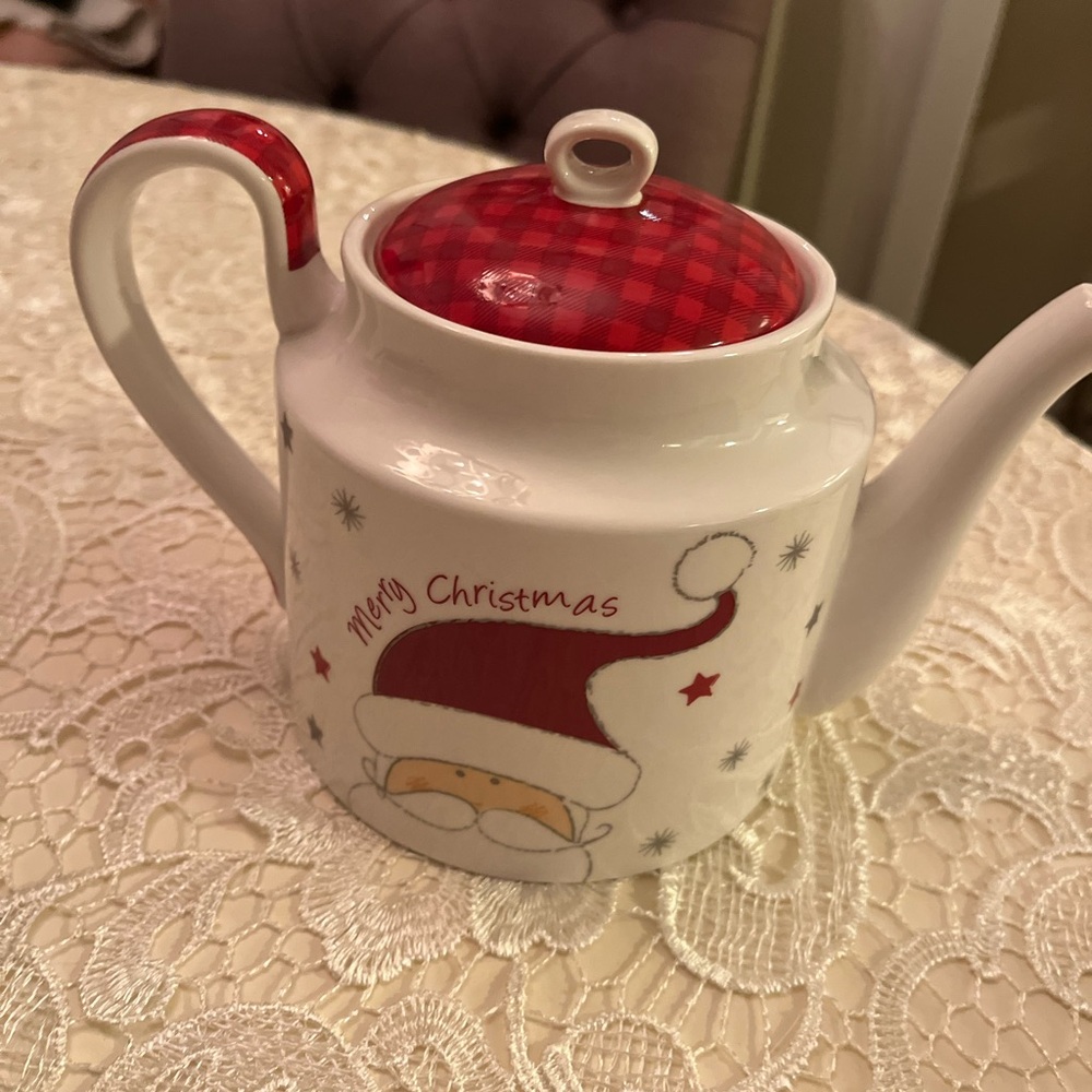 Christmas Tea Pot - Picture 4 of 9